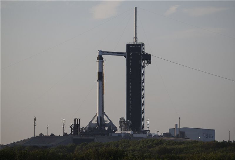Falcon 9 with capsule Endeavor4-1677323957580