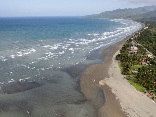 Photos: With pails and mugs, Philippine residents clean up oil spill ...