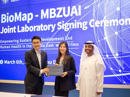 The agreement was signed by BioMap vice president of strategic development Jiarun Qu, and MBZUAI deputy department chair of machine learning and director of the Center for Integrative Artificial Intelligence (CIAI), Dr Kun Zhang 