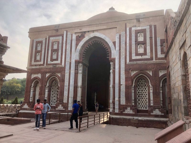 Heritage of India: Alai Darwaza (Allah Uddin Gate)