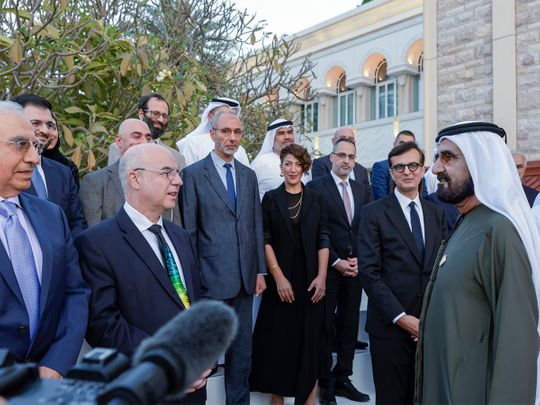Sheikh Mohammed meets with the heads and members of the committee overseeing the 'Great Arab Minds' initiative. 