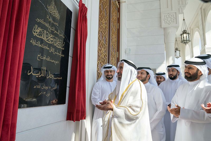  His Highness Sheikh Dr. Sultan bin Mohammed Al Qasimi, Member of the Supreme Council and Ruler of Sharjah, inaugurated on Thursday morning, Al Dhaid Mosque which accommodates 7,000 worshippers, in Al-Awaided area in Al Dhaid city.