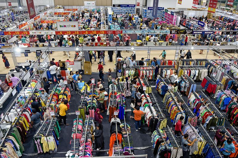 Shopers at Sharjah Ramadan Nights 2023 at Expo Centre Sharjah. 