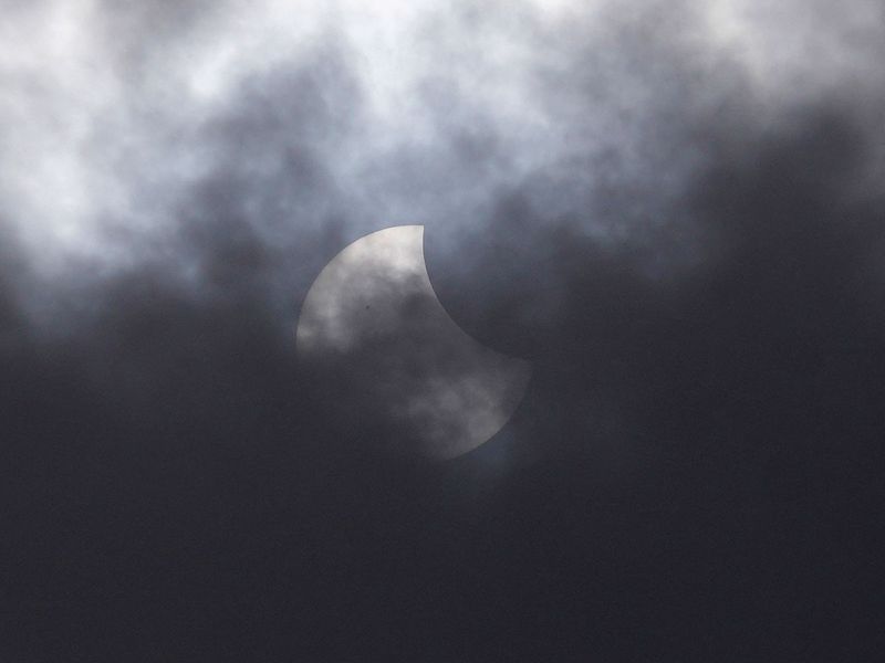 Indonesia_Hybrid_Solar_Eclipse_40772--1683e-(Read-Only)