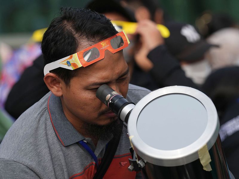 Indonesia_Hybrid_Solar_Eclipse_81893--20cbb-(Read-Only)