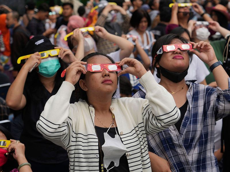 Indonesia_Hybrid_Solar_Eclipse_99692--f869c-(Read-Only)