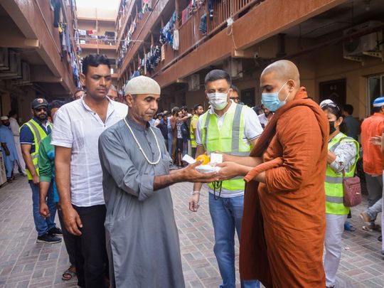 Ven.-Muwagammana-Santha-dhamma-Thero-of-Sri-Lankaramaya-Buddhist-Temple-and-Meditation-Centre-attended-the-iftar-distribution-in-workers’-accommodations-in-Al-Muhaisnah-1681990461141