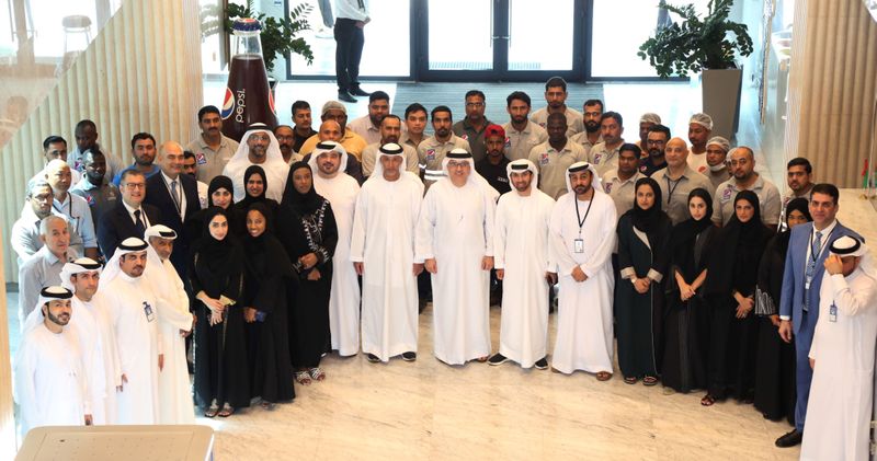 Minister of Human Resources and Emiratisation meets workers 2-1682955291068