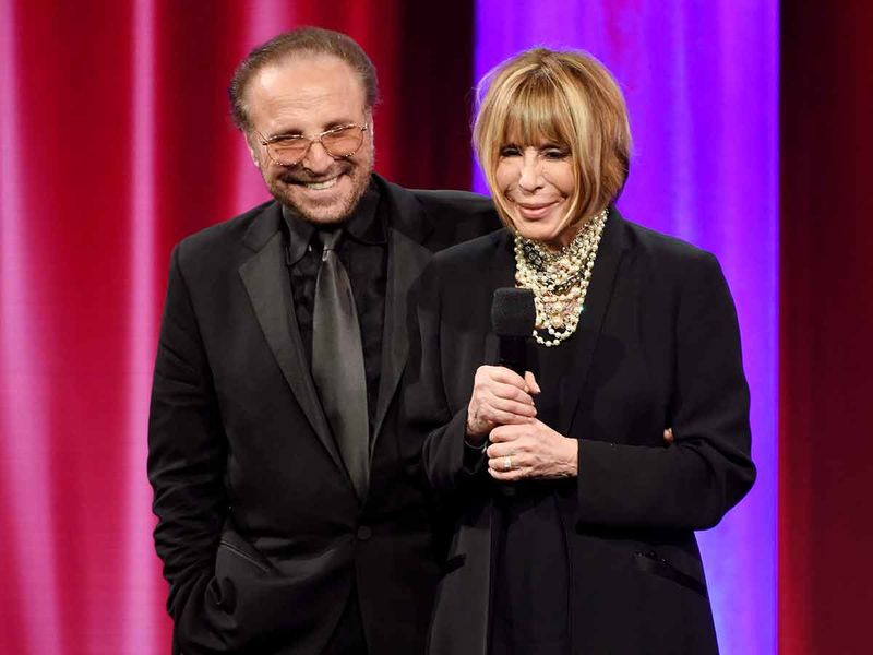 Barry Mann, left, and Cynthia Weil accept the BMI Icon award