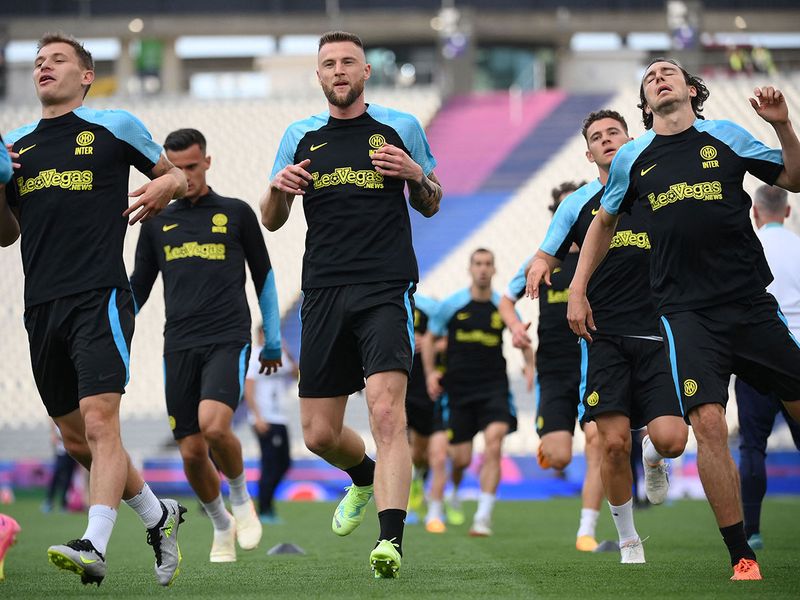 Inter Milan players take part in a training session at The Ataturk Olympic Stadium in Istanbul on June 9, 2023.  