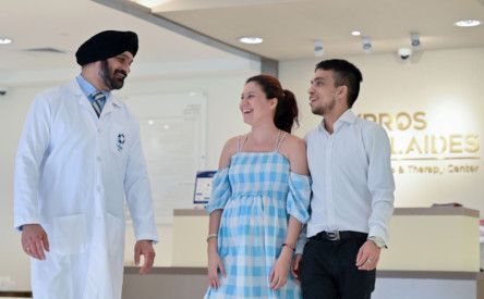 Dr. Mandeep Singh with Columbian patient Liz Valentina Parra Rodriguez and her husband Jason Mateo Moreno Gutierrez..JPG-1686635854857