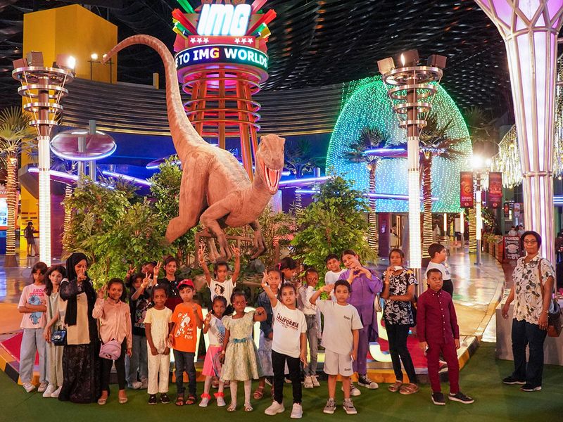 rta-takes-children-to-img-worlds-of-adventure-for-eid-celebrations-1687605987694