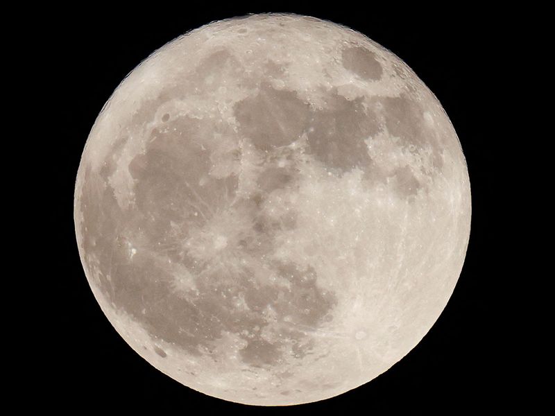 2023-07-03T210850Z_1196774689_RC2XV1AFB1AM_RTRMADP_3_SUPERMOON-EGYPT