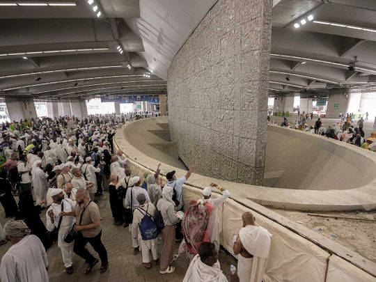 Pilgrims hajj saudi stones pillar devid