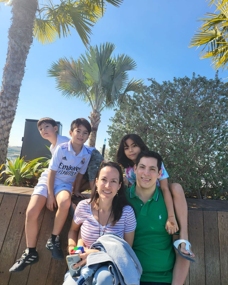 Neal and her family Rodrigo and Leonardo-1688809107275