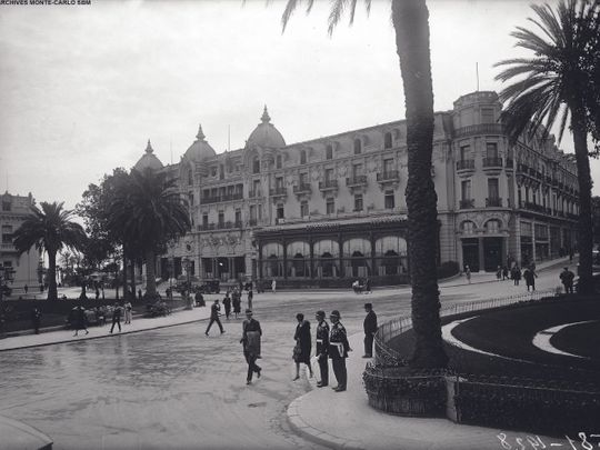 The Hôtel de Paris in 1928, already a high place in Monte-Carlo. 