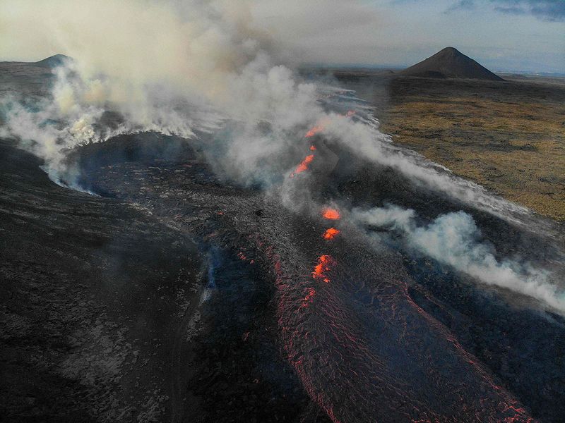 Icelandic volcano eruption. Рейкьянес вулкан. Извержение вулкана в Грузии. Iceland Volcano.