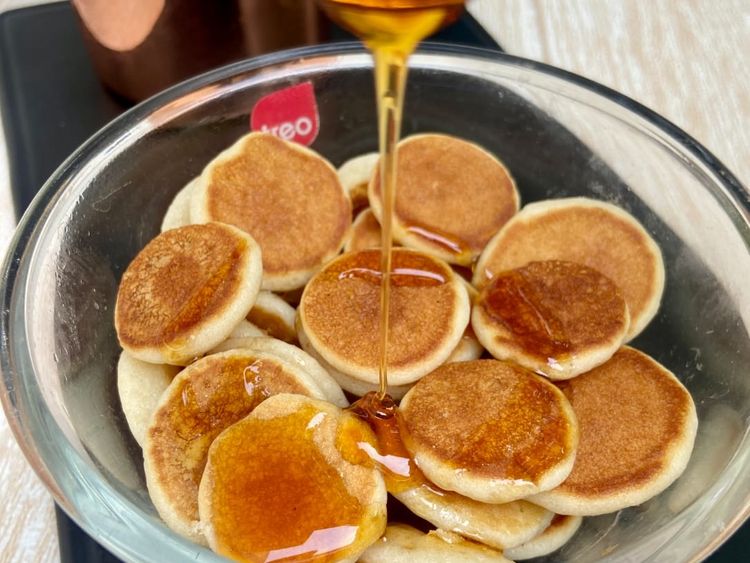 máquina de mini pancakes 🥰 #pancakes #tiktok #ecuador #minipancakes🥞