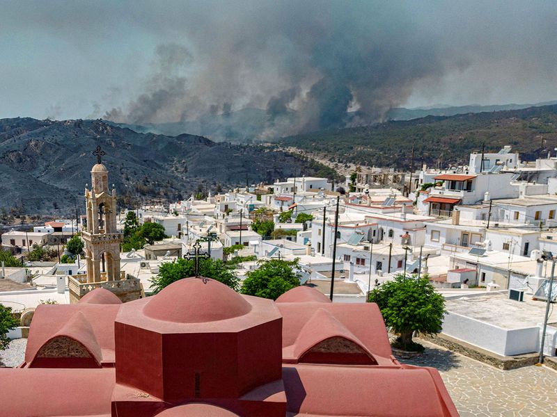 2023-07-26T130703Z_788635157_RC20B2AKQSDL_RTRMADP_3_EUROPE-WEATHER-GREECE-WILDFIRE-(Read-Only)