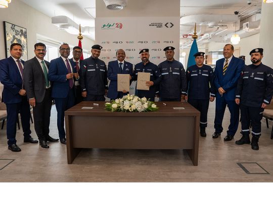 lulu-and-abu-dhabi-civil-defence-officials-at-the-mou-signing-ceremony-1691580068367