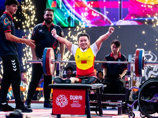 China's Guo Lingling celebrates her world records and gold medal women's - 45kg event in Dubai.-1692976304320