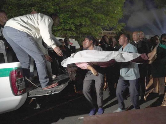 A body being brought to hospital in Antananarivo