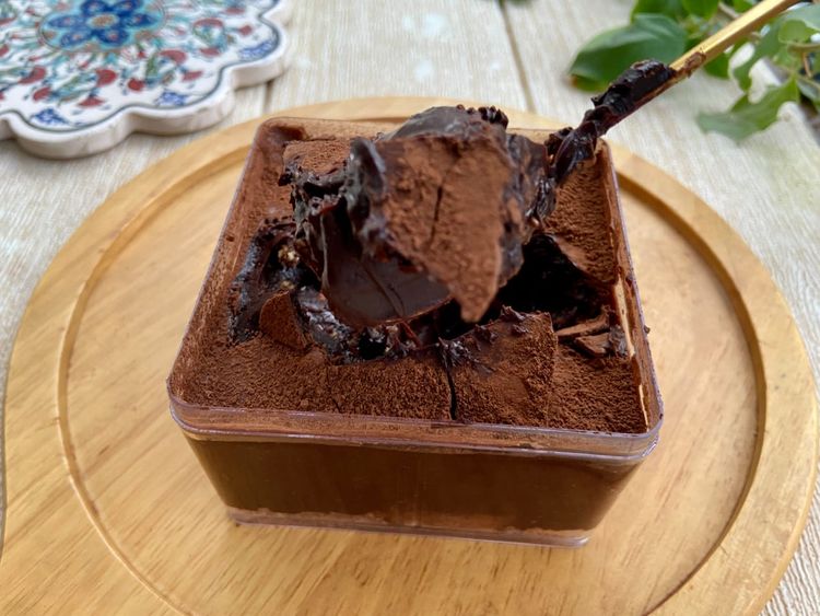 Discover delicious layers in chocolate with a spoon.
