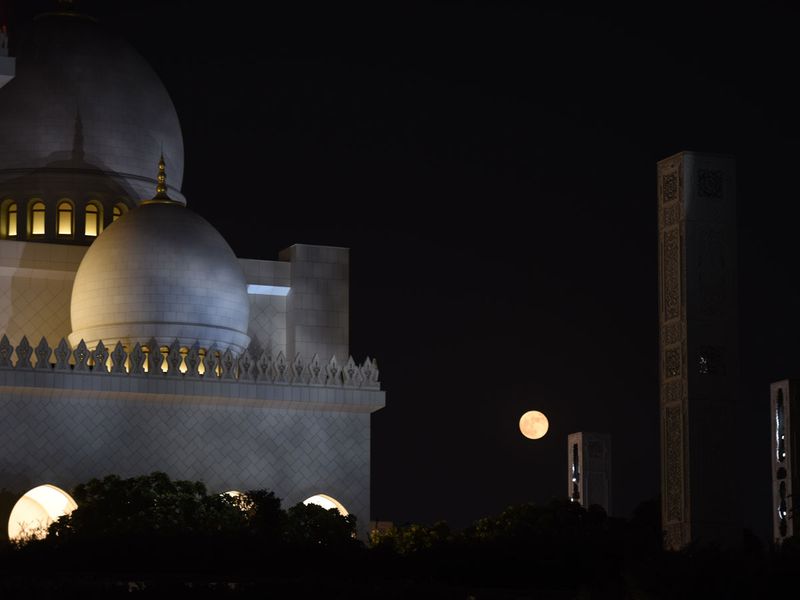 Blue Moon as seen in the backdrop of the Sheikh Zayed Mosque in Abu Dhabi