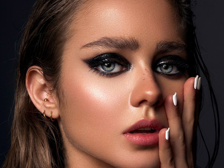 TikTok's Invisible Eyeliner Trend Will Give You The Perfect Soft