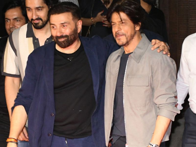 Bollywood actors Sunny Deol and Shah Rukh Khan.