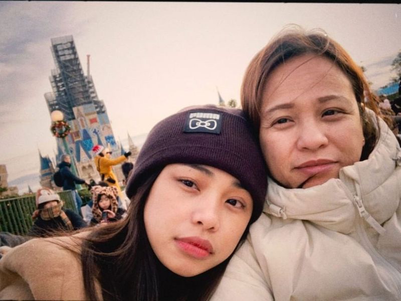 MayMay Entrata with her mother 