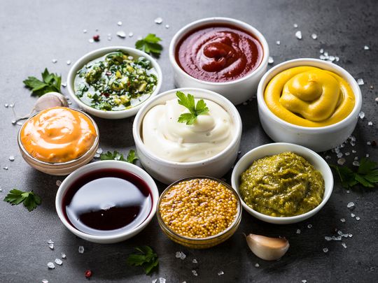 11 tasty dips and sauces that you can make it home. 