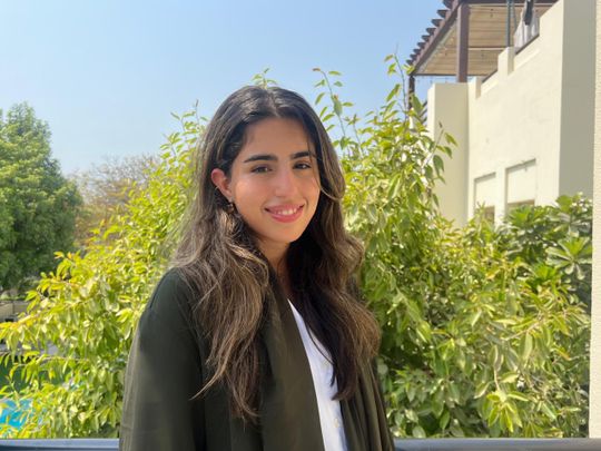 شابة إماراتية جمعت الشباب العربي من أفضل جامعات العالم