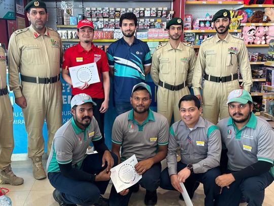 Dubai_Police_Commends_ENOC_Station_Workers_for_Swift_Action_During_Vehicle_Fire-1695131039240