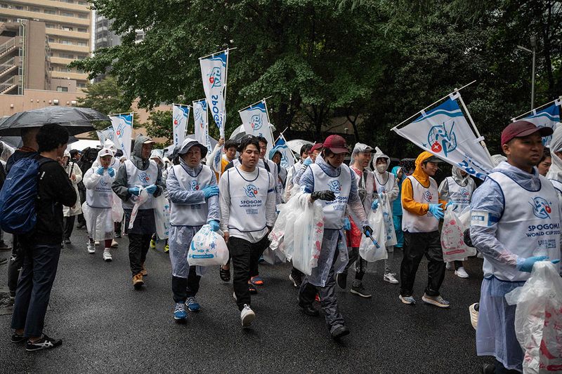 Participants set off as they take part in the Japan stage of the 