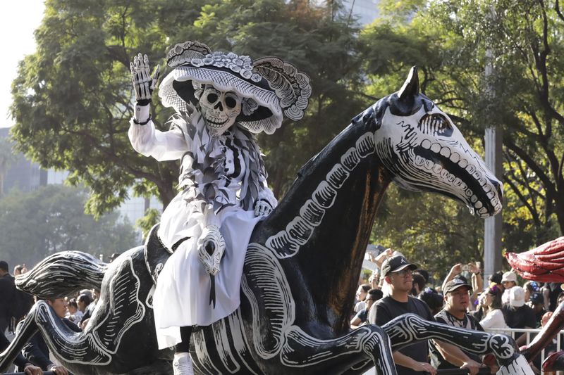 Copy of Mexico_Day_of_the_Dead_Parade_98804--8af38-1699159667450