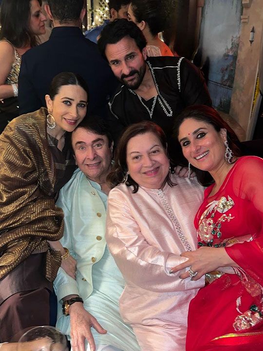 From left Karisma Kapoor , Randhir Kapoor, Babita and Kareena Kapoor