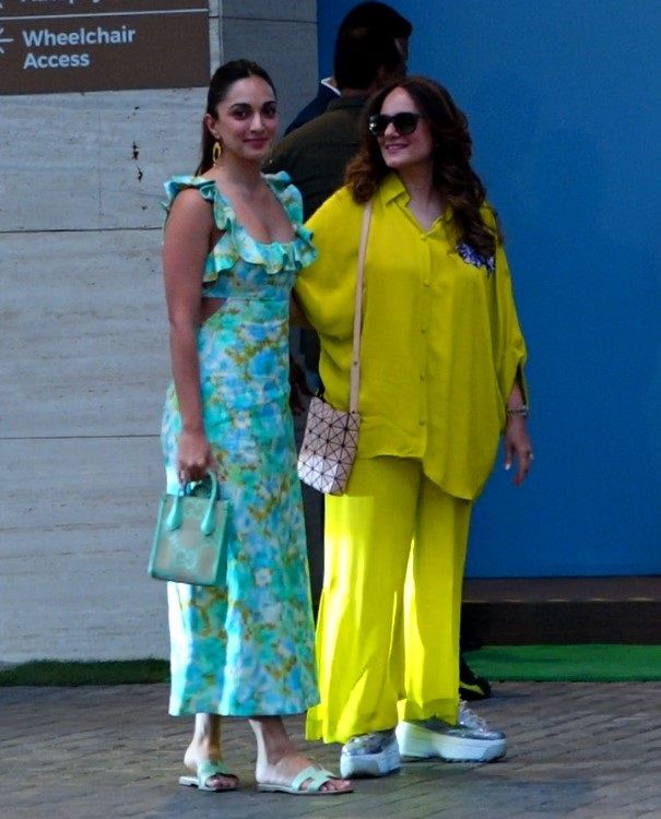 Kiara Advani with her mum