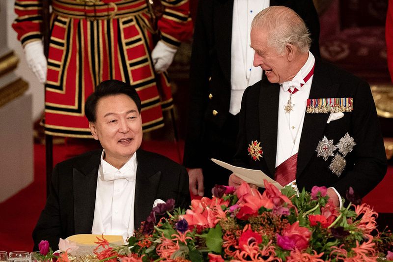 Britain's King Charles III (R) speaks next to South Korea's President Yoon Suk Yeol 