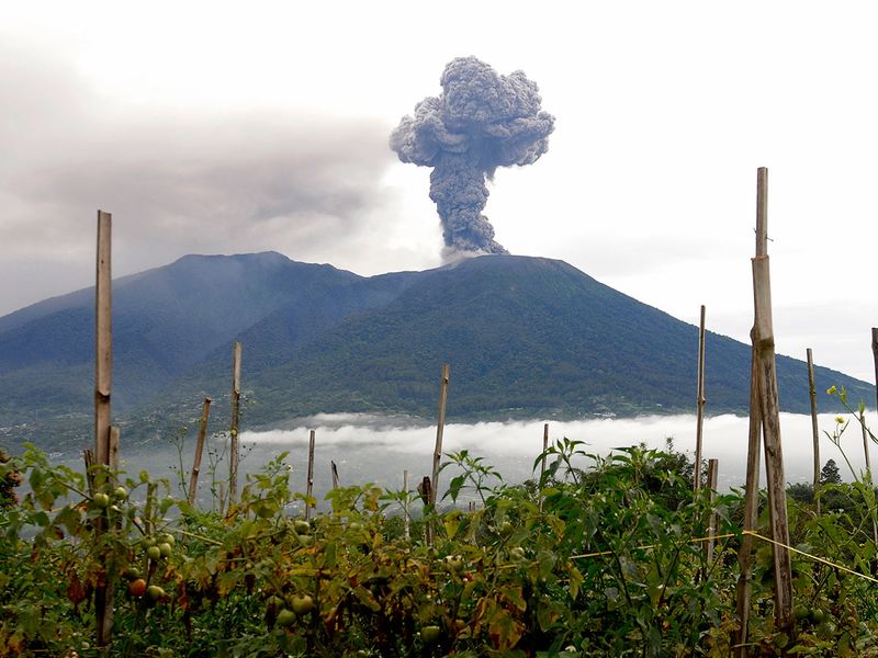 Indonesia_Volcano_Eruption_32410--aa9d3
