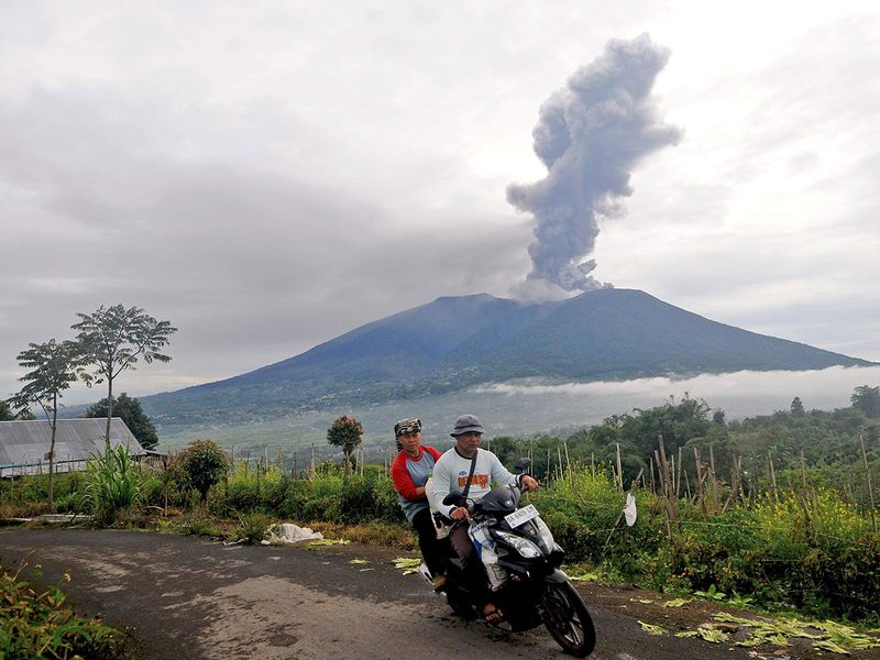 Indonesia_Volcano_Eruption_75172--7173e