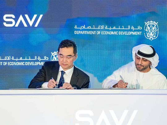 Mohamad Al Dhaheri, board member of Wings Logistics Hub (right), and Conor Chia-hung Yang, CFO of EHang (left), at the signing ceremony to announce the strategic partnership between two companies.