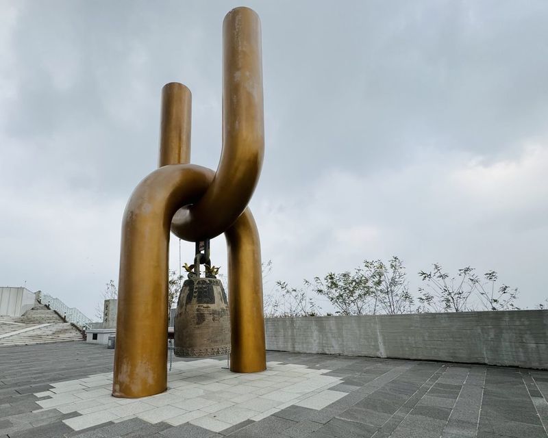 On the way to the observatory, you also cross the Bell of Peace. It was made with the remains of cartridge cases left behind after the Korean War. 