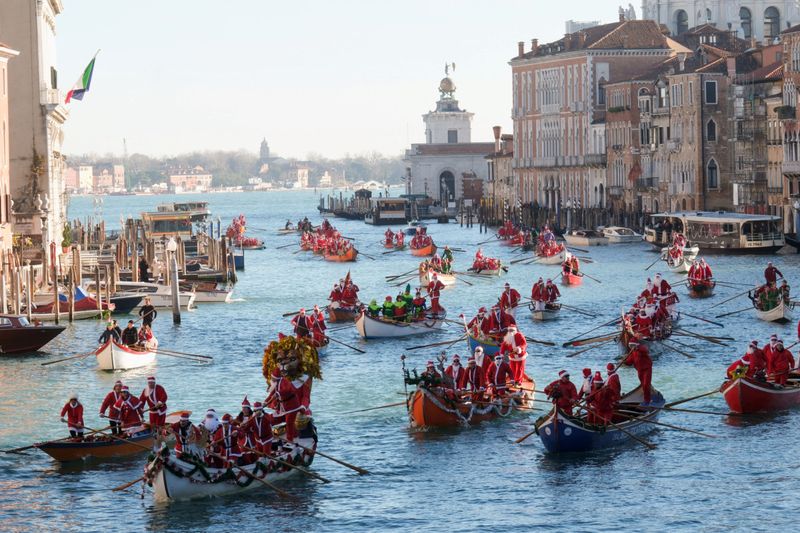 Copy of 2023-12-17T114845Z_1150051008_RC2XY4AV0N16_RTRMADP_3_CHRISTMAS-SEASON-ITALY-VENICE-1703045026252