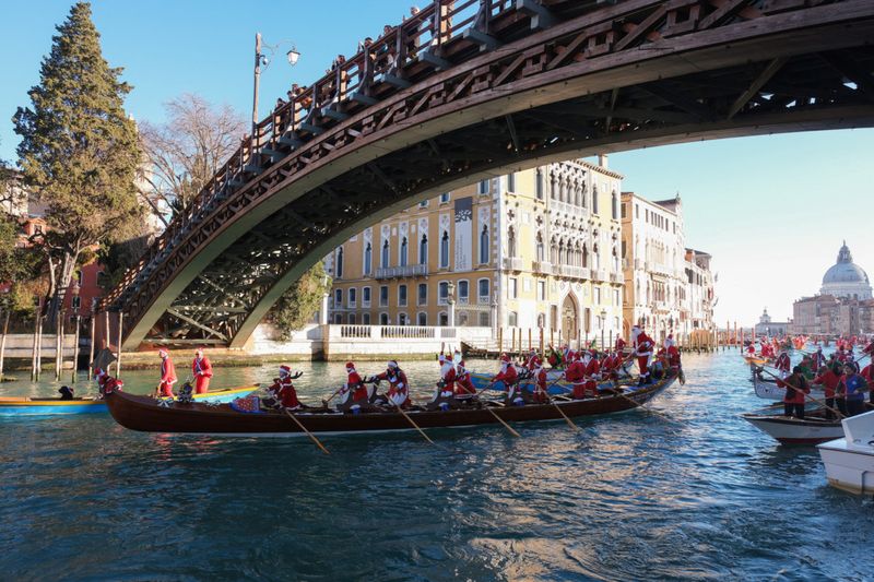 Copy of 2023-12-17T115009Z_1850546157_RC2XY4AYAGXQ_RTRMADP_3_CHRISTMAS-SEASON-ITALY-VENICE-1703045018114