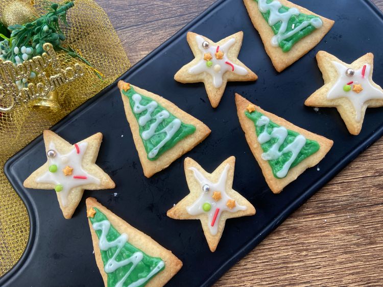 Christmas sugar cookie is ready to be served.