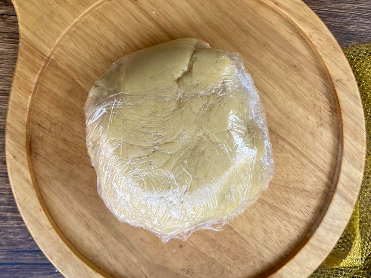 Make a well in the center of the bowl, add the egg and gradually mix the butter-flour mixture using a spatula. Once the egg is fully blended and the dough comes together, stop mixing.