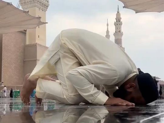 Prophet's mosque in Medina enveloped in rainfall, prayers