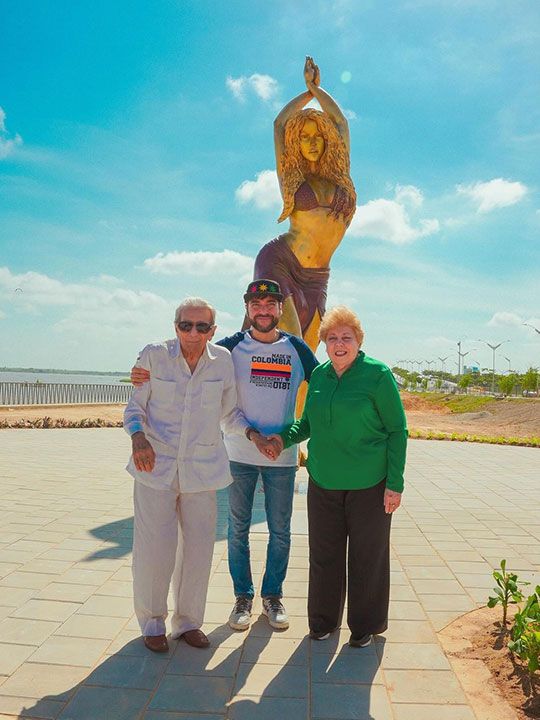The clip also documented Shakira's parents William Mebarak Chadid and Nidia Ripoll Torrado as well as Mayor of Barranquilla Jaime Pumarejo.