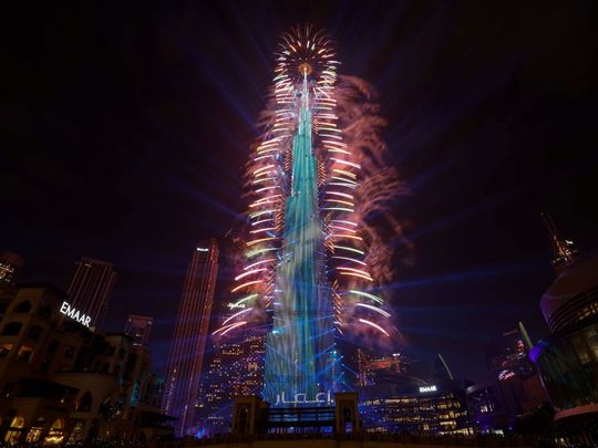 Burj Khalifa Illuminates The Dubai Sky With Dazzling Fireworks ...